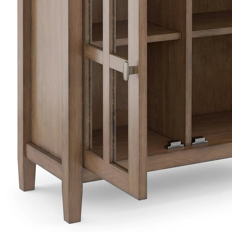Meuble de rangement bas transitionnel en bois massif de 32 pouces de large avec étagères intérieures pour salon