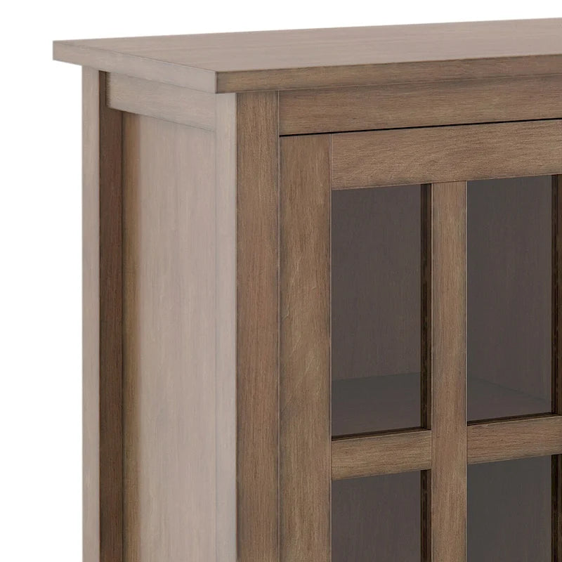 Meuble de rangement bas transitionnel en bois massif de 32 pouces de large avec étagères intérieures pour salon