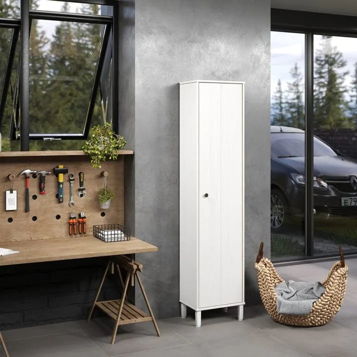 Armoire de rangement utilitaire en bois massif avec étagères réglables et portes